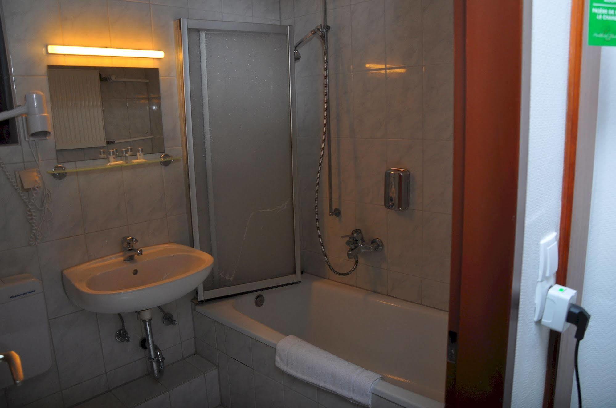 Отель Parkhotel Lindenhof - Kostenlose Parkplaetze Оффенбах